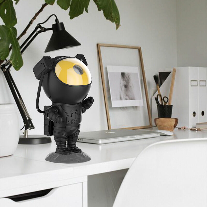 Guili | SpaceGlow | Create magical starry nights - Astronaut projector lamp