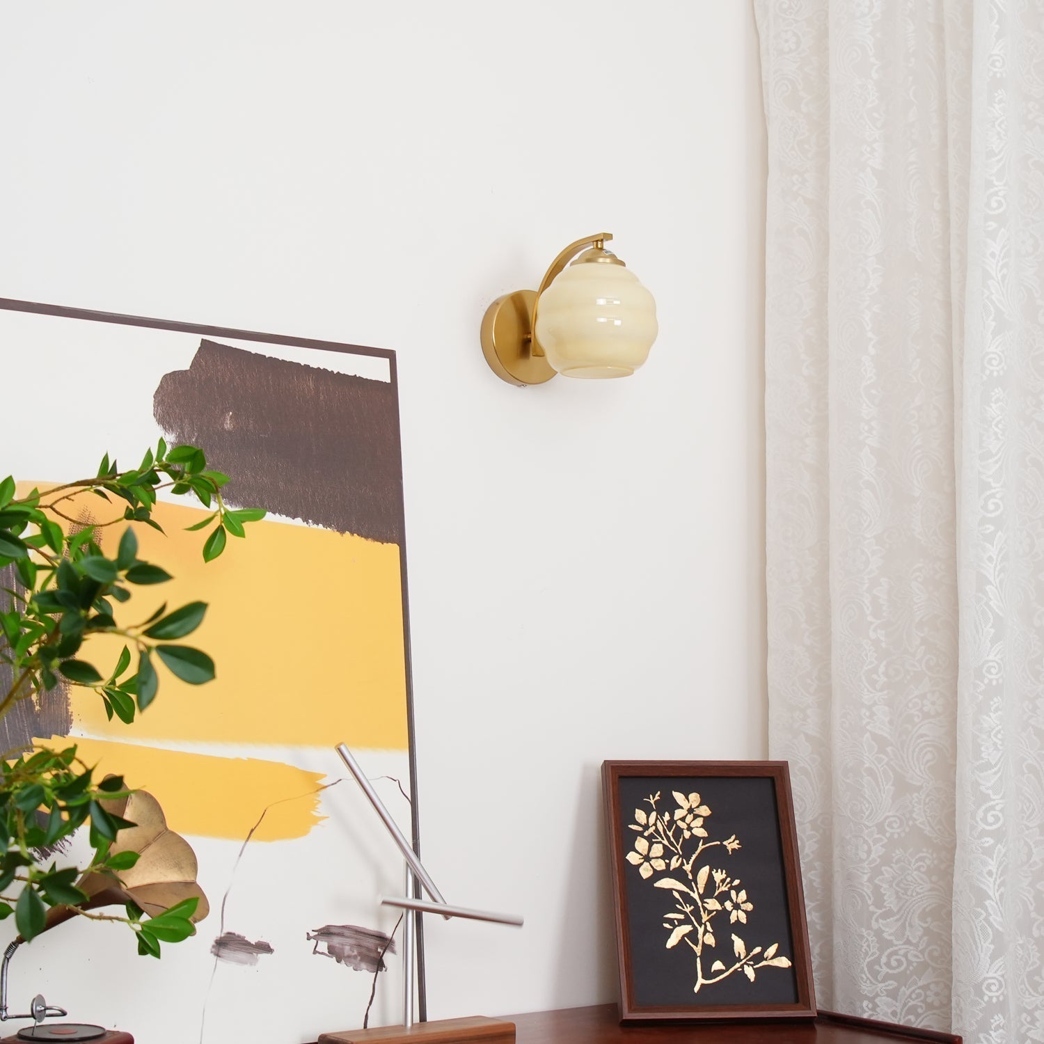 Art Deco Rippled Globe Glass Wall Sconce 1-Light