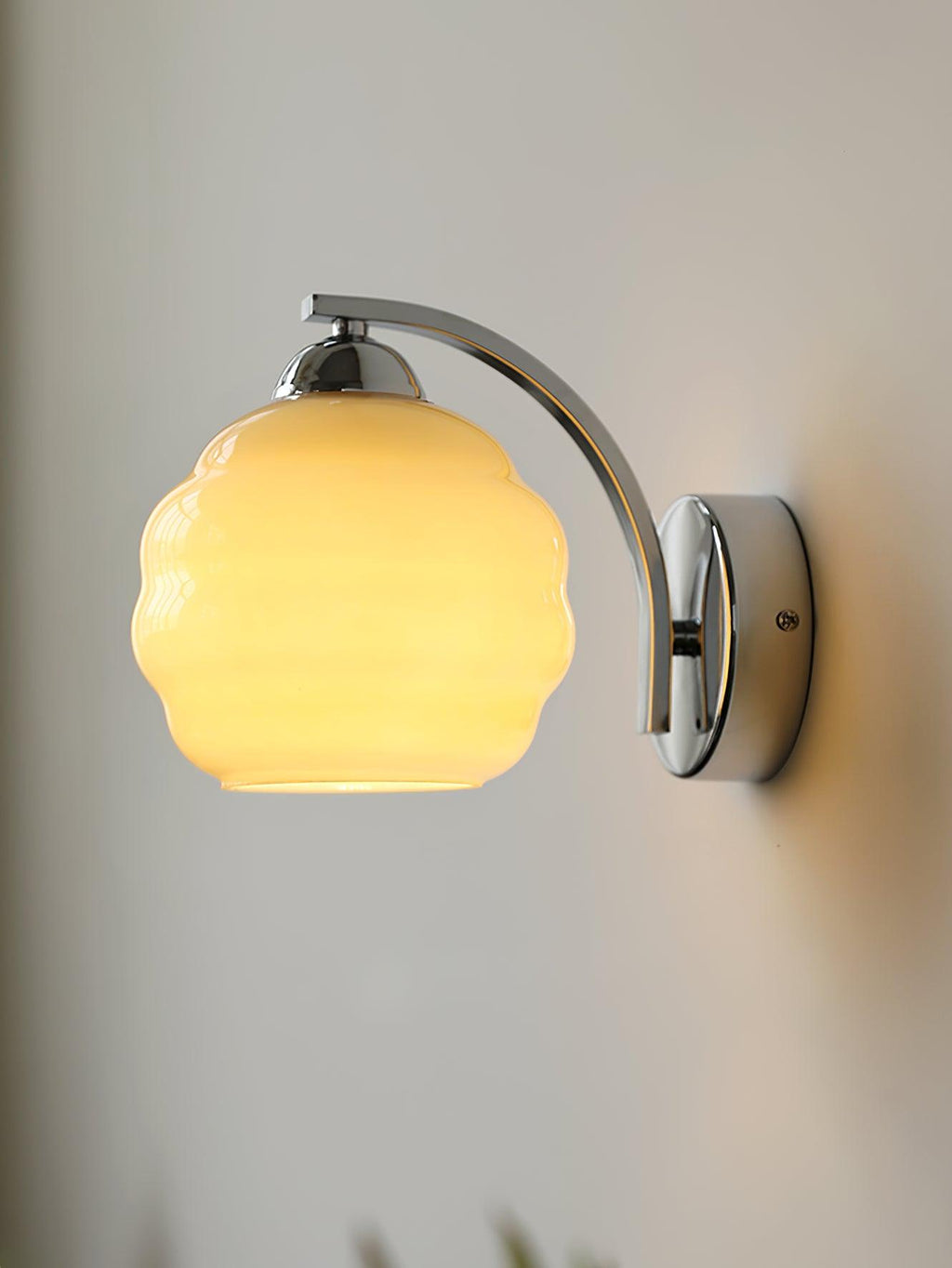 Art Deco Rippled Globe Glass Wall Sconce 1-Light