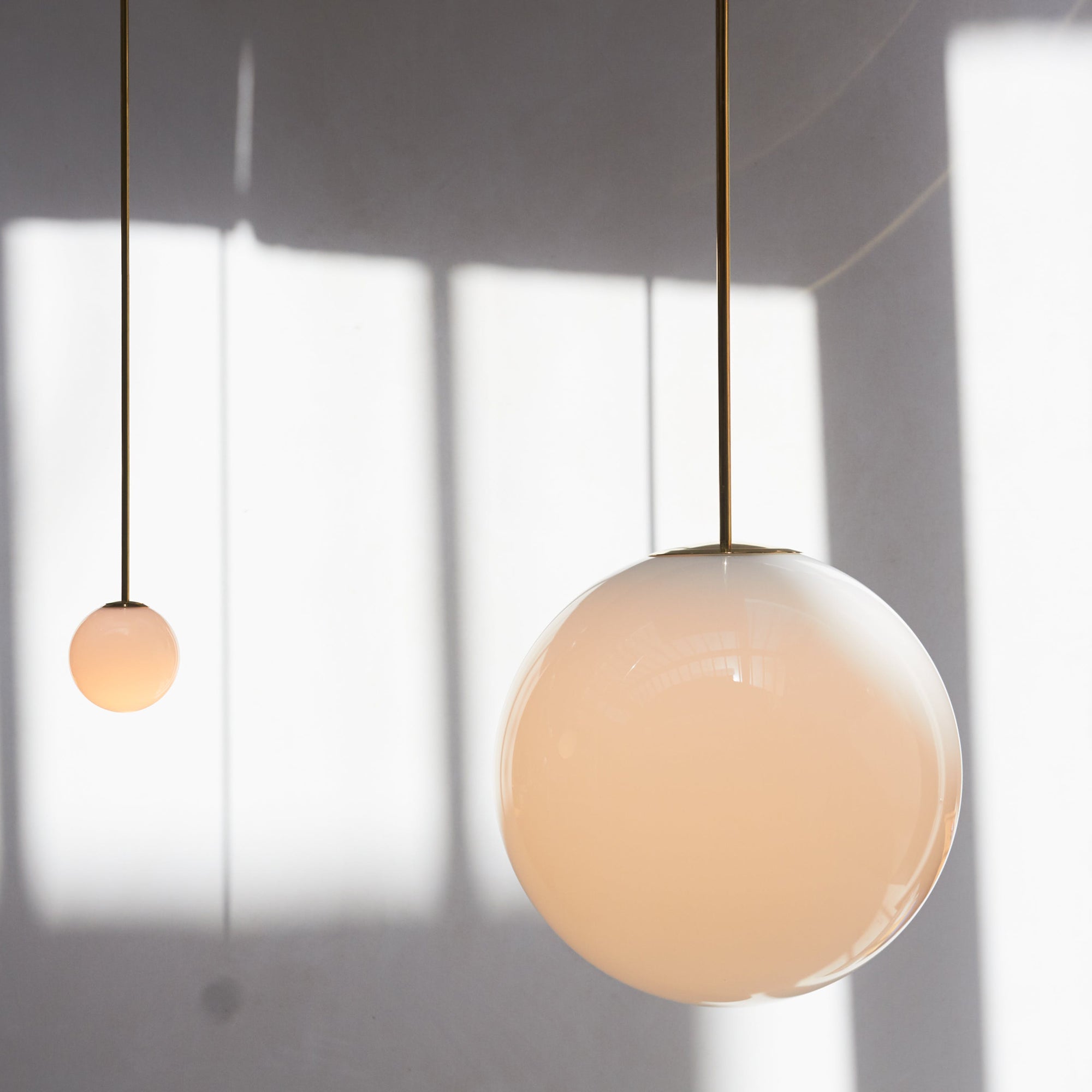 Minimalist Brass Globe Glass Pendant 1-Light