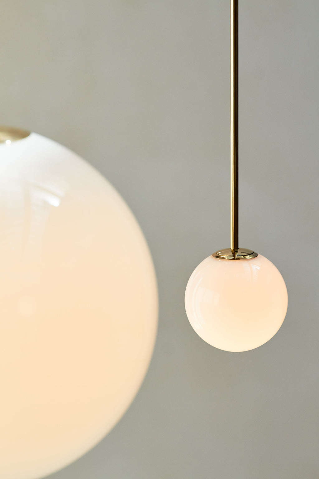 Minimalist Brass Globe Glass Pendant 1-Light