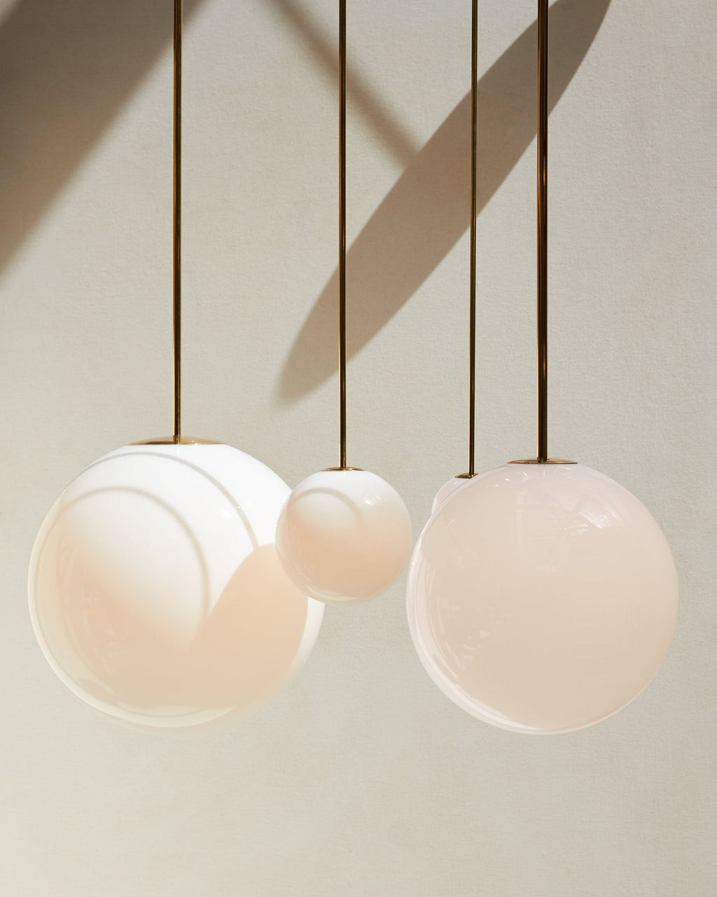 Minimalist Brass Globe Glass Pendant 1-Light
