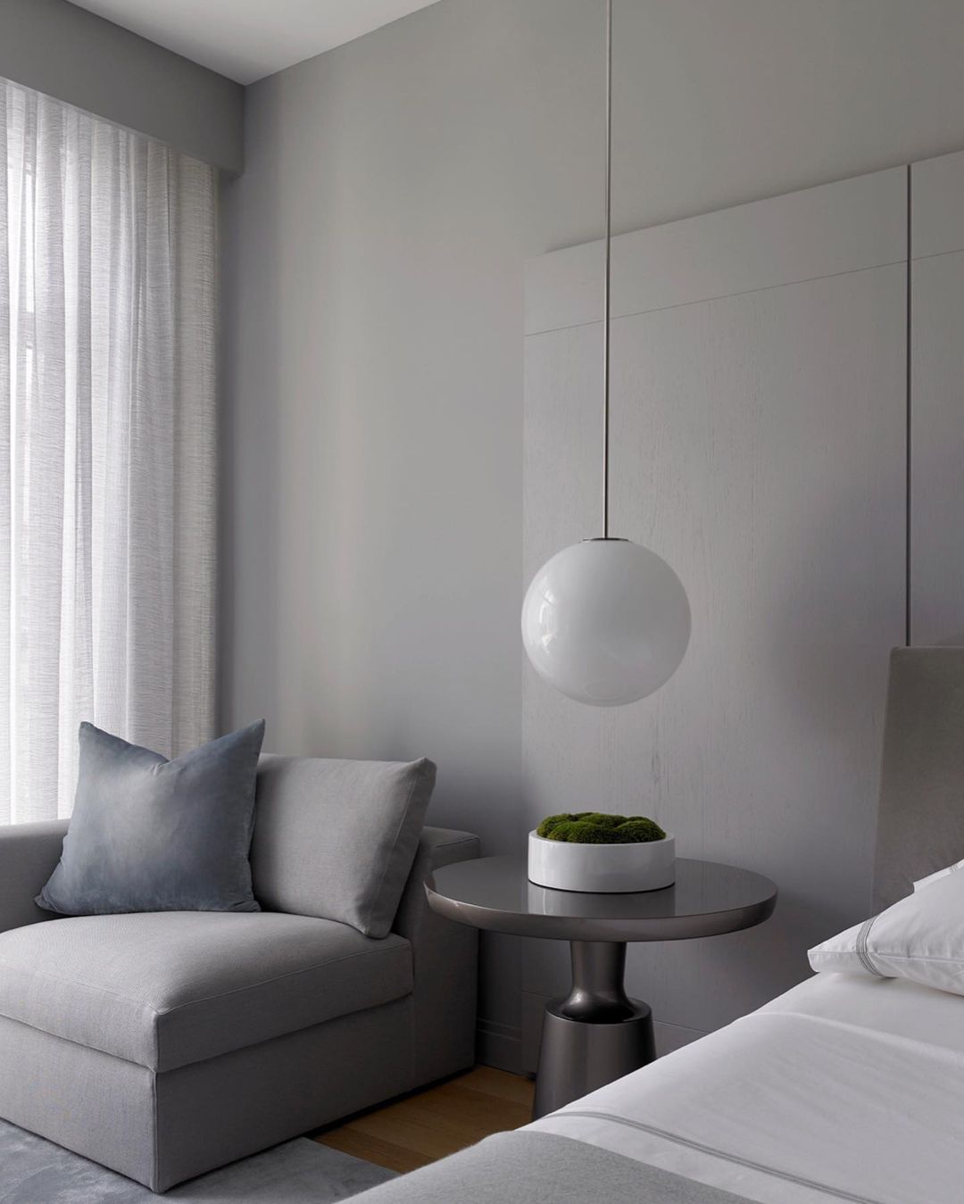 Minimalist Brass Globe Glass Pendant 1-Light