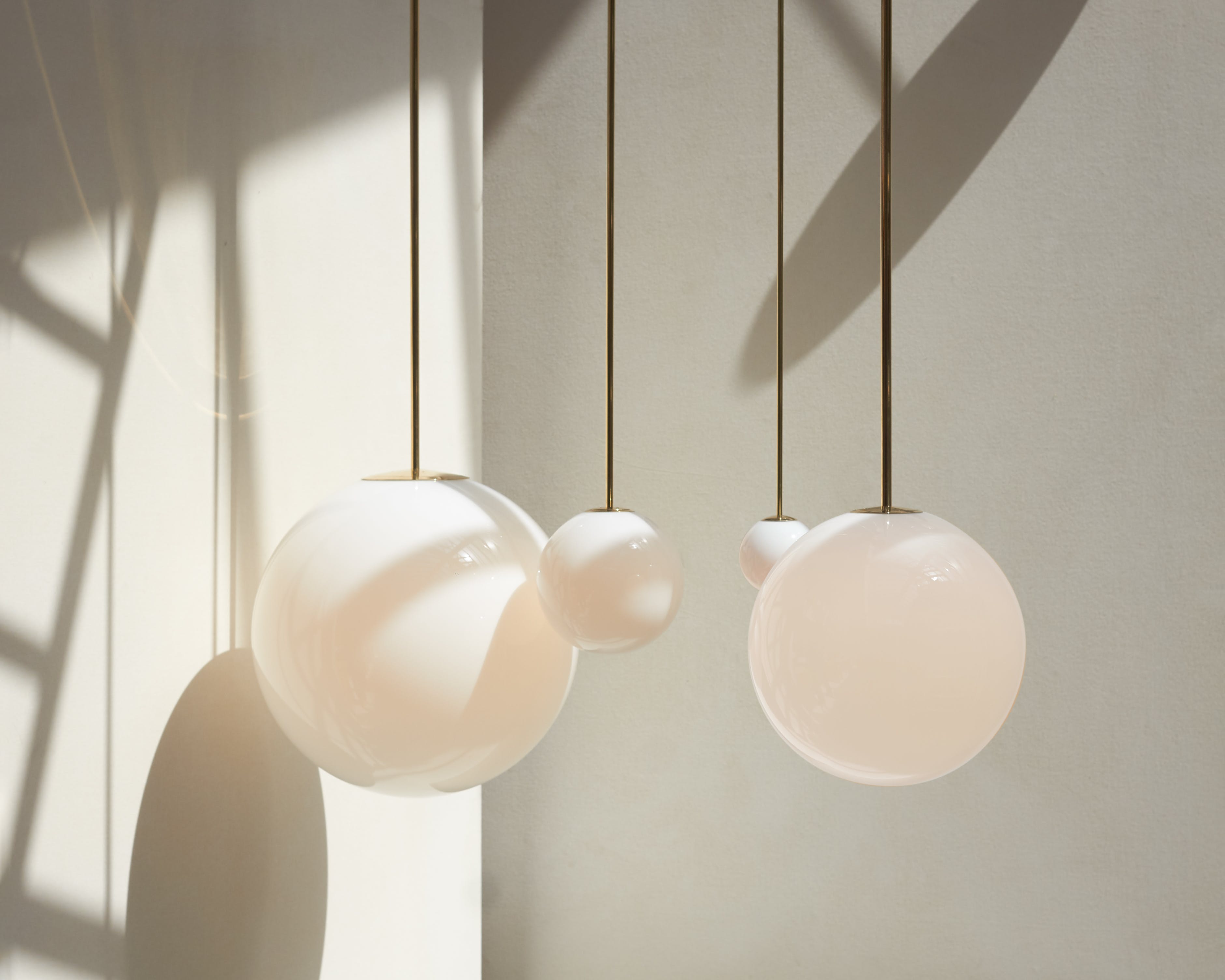 Minimalist Brass Globe Glass Pendant 1-Light