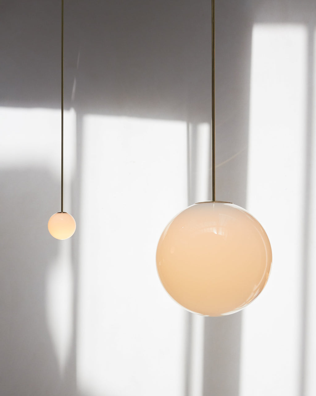 Minimalist Brass Globe Glass Pendant 1-Light