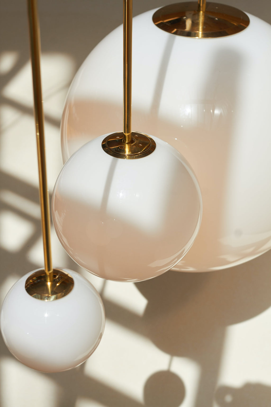 Minimalist Brass Globe Glass Pendant 1-Light