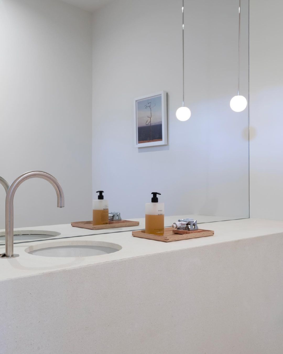 Minimalist Brass Globe Glass Pendant 1-Light