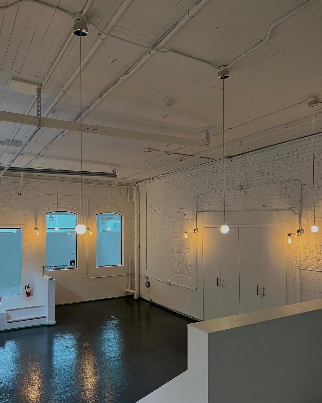 Minimalist Brass Globe Glass Pendant 1-Light