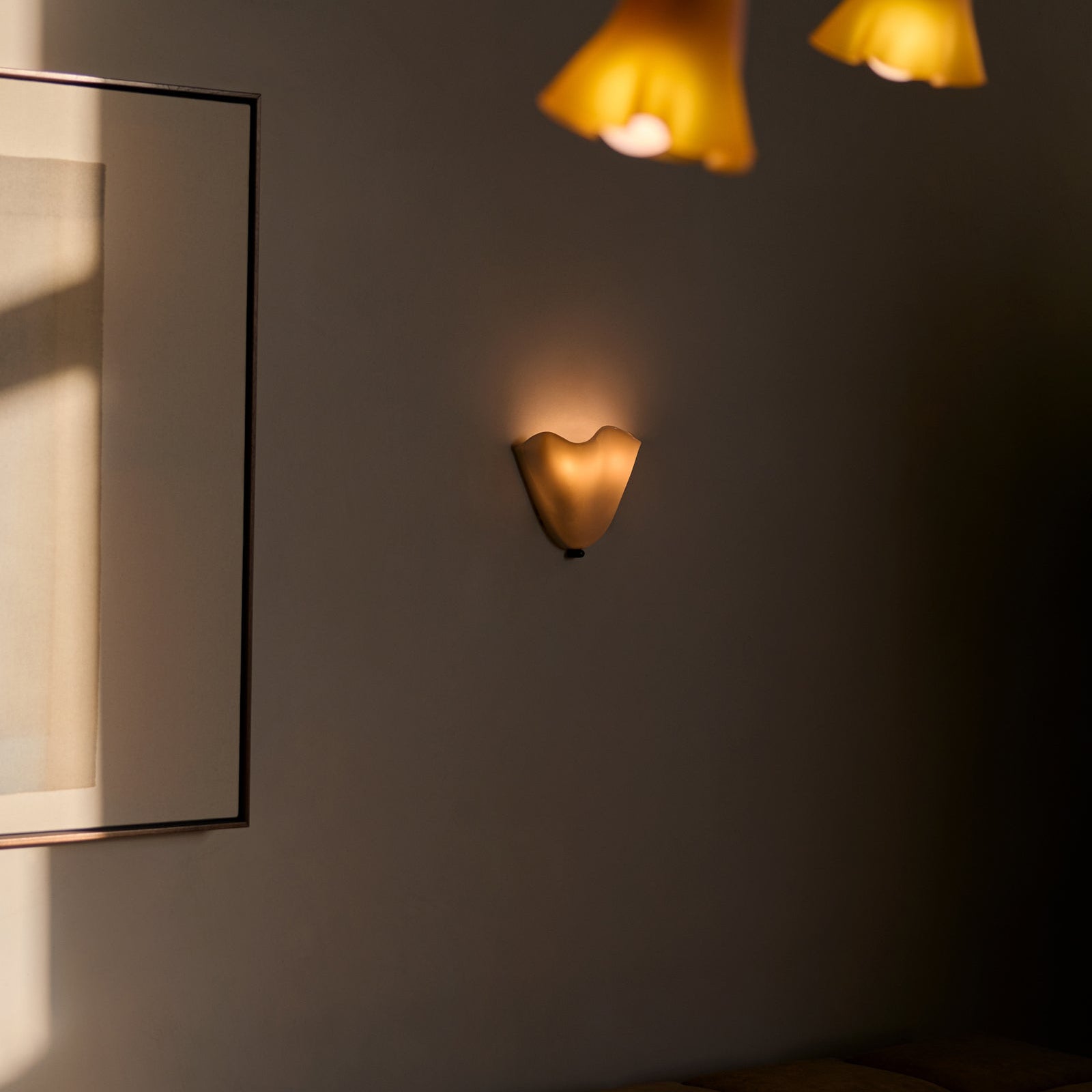 Retro Stained Glass Skirt Shell Wall Sconce LED 1-light