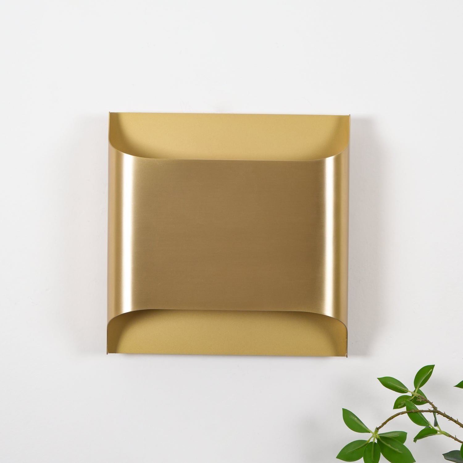 Modern Curved Brass LED Wall Sconce 1-Light