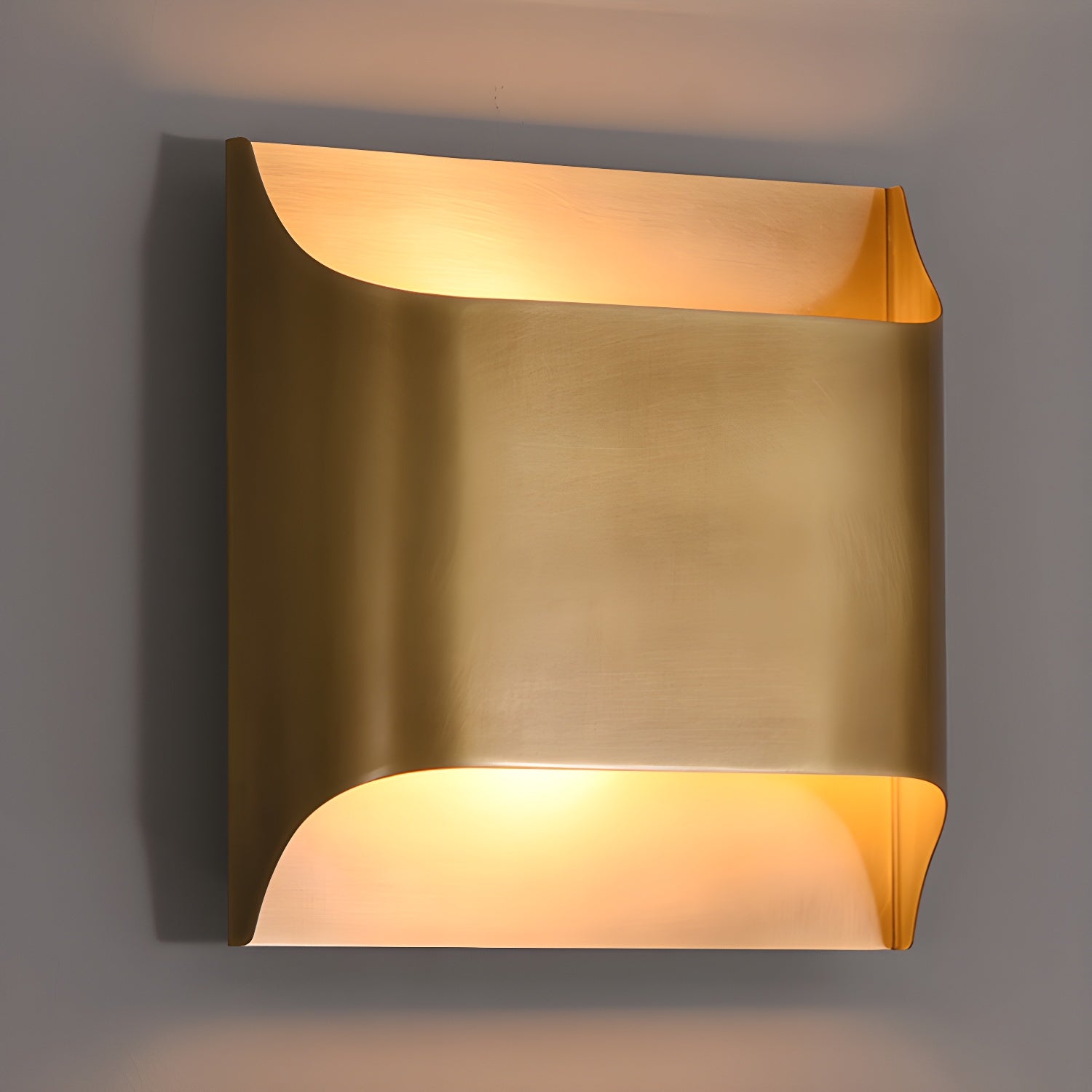 Modern Curved Brass LED Wall Sconce 1-Light