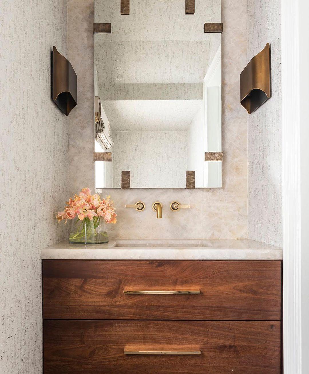 Modern Curved Brass LED Wall Sconce 1-Light