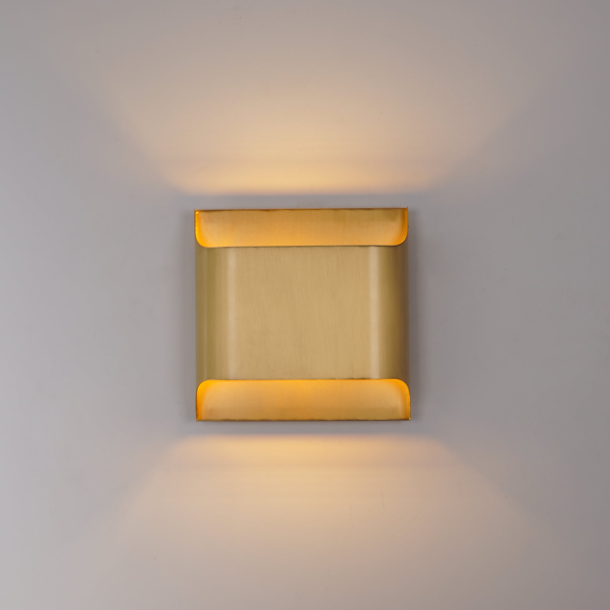 Modern Curved Brass LED Wall Sconce 1-Light