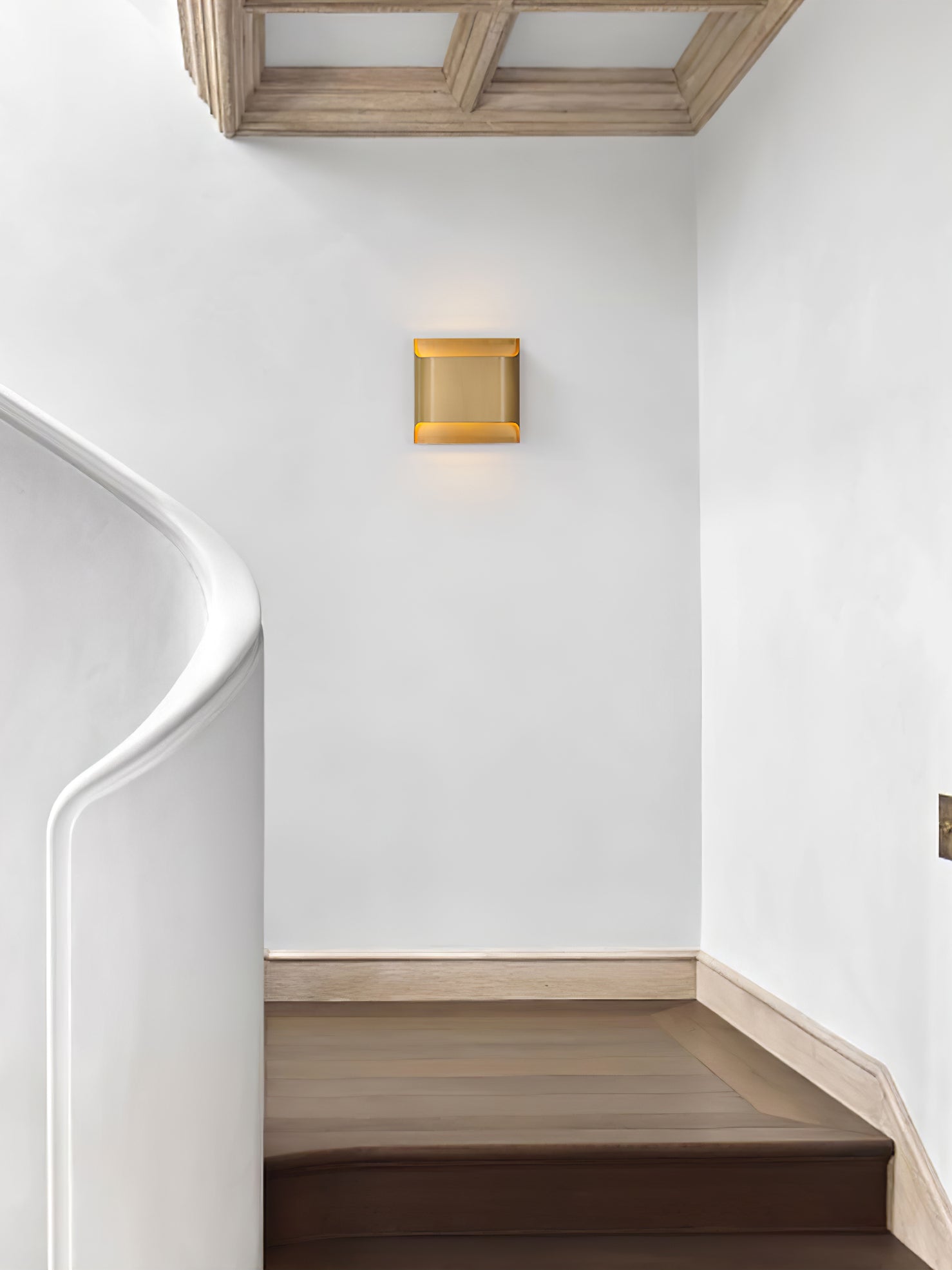 Modern Curved Brass LED Wall Sconce 1-Light