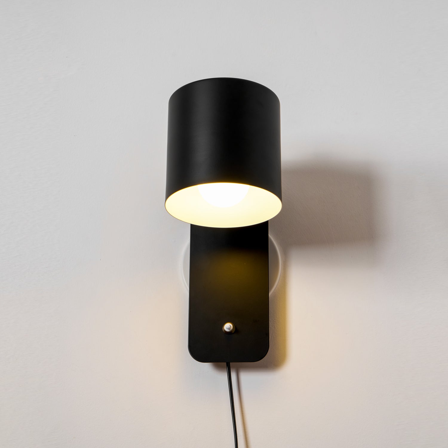 Modern Minimalist Rotatable Cylinder Plug-In Wall Sconce 1-Light