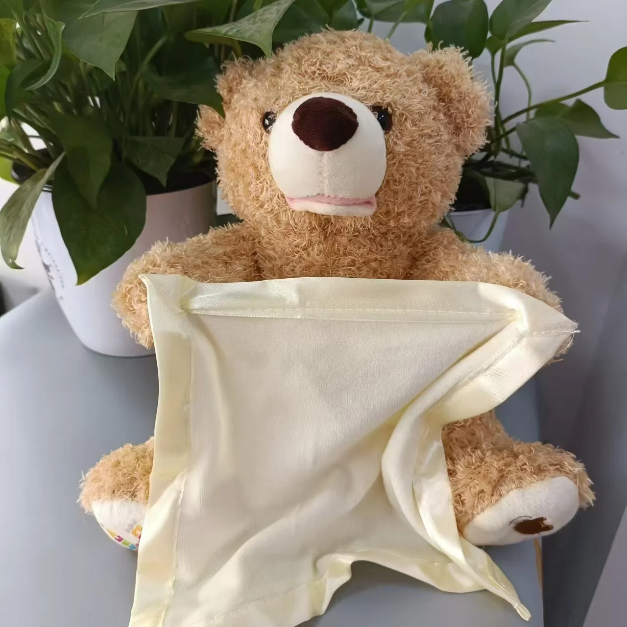 Guili | PeekABear | Magical fun for every child - Interactive teddy bear