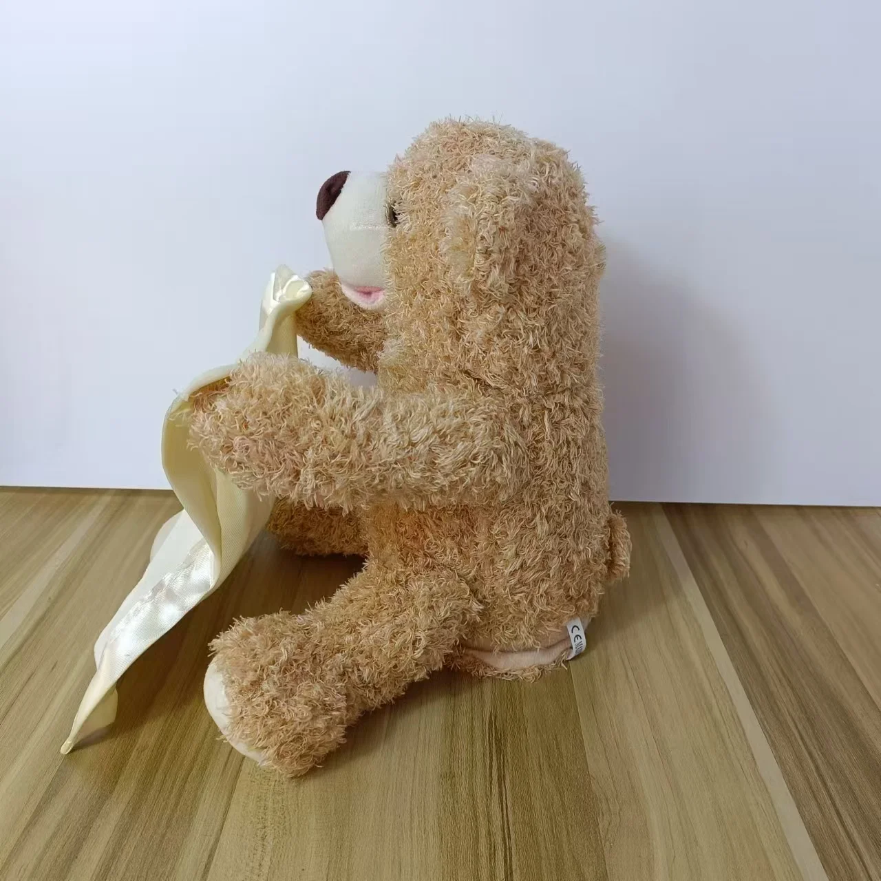 Guili | PeekABear | Magical fun for every child - Interactive teddy bear