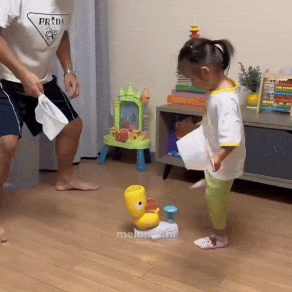 Guili | SkyCatchers | Magical outdoor play fun - Flying disc game