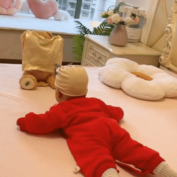 Guili | PeekABear | Magical fun for every child - Interactive teddy bear