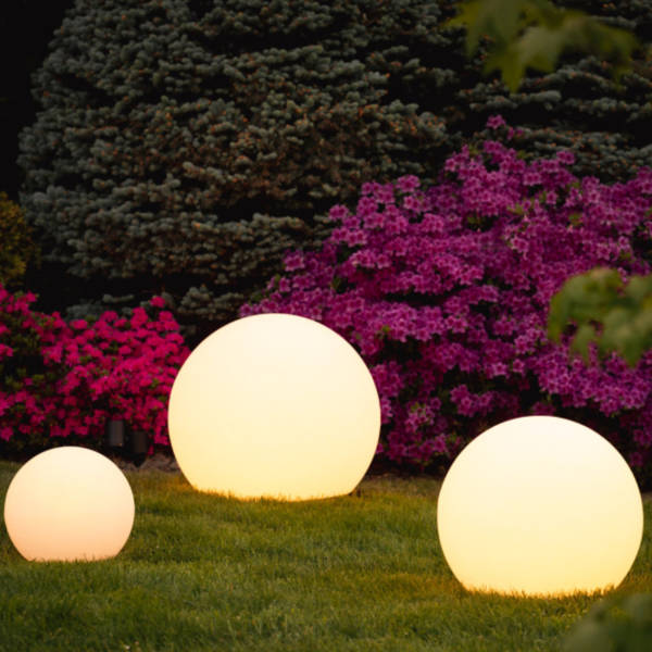 Modern PE Globe Outdoor Garden Light LED Rechargeable